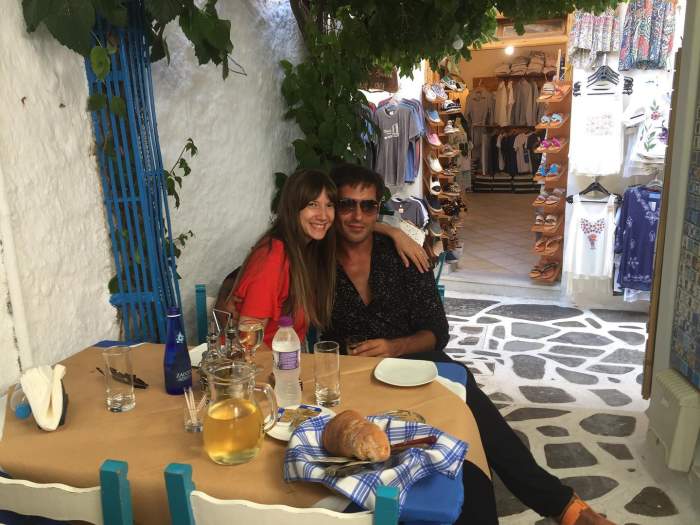 Adela Popescu, sfat pentru cei aflați într-o relație. Ce îi îndeamnă vedeta pe amorezi să facă: “Merită fiecare moment” / FOTO