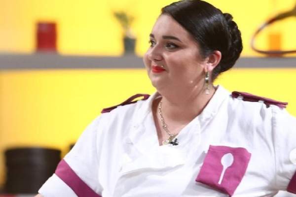 Narcisa Birjaru de la Chefi la cuțite își serbează astăzi mama. Cât de bine seamănă cele două / FOTO