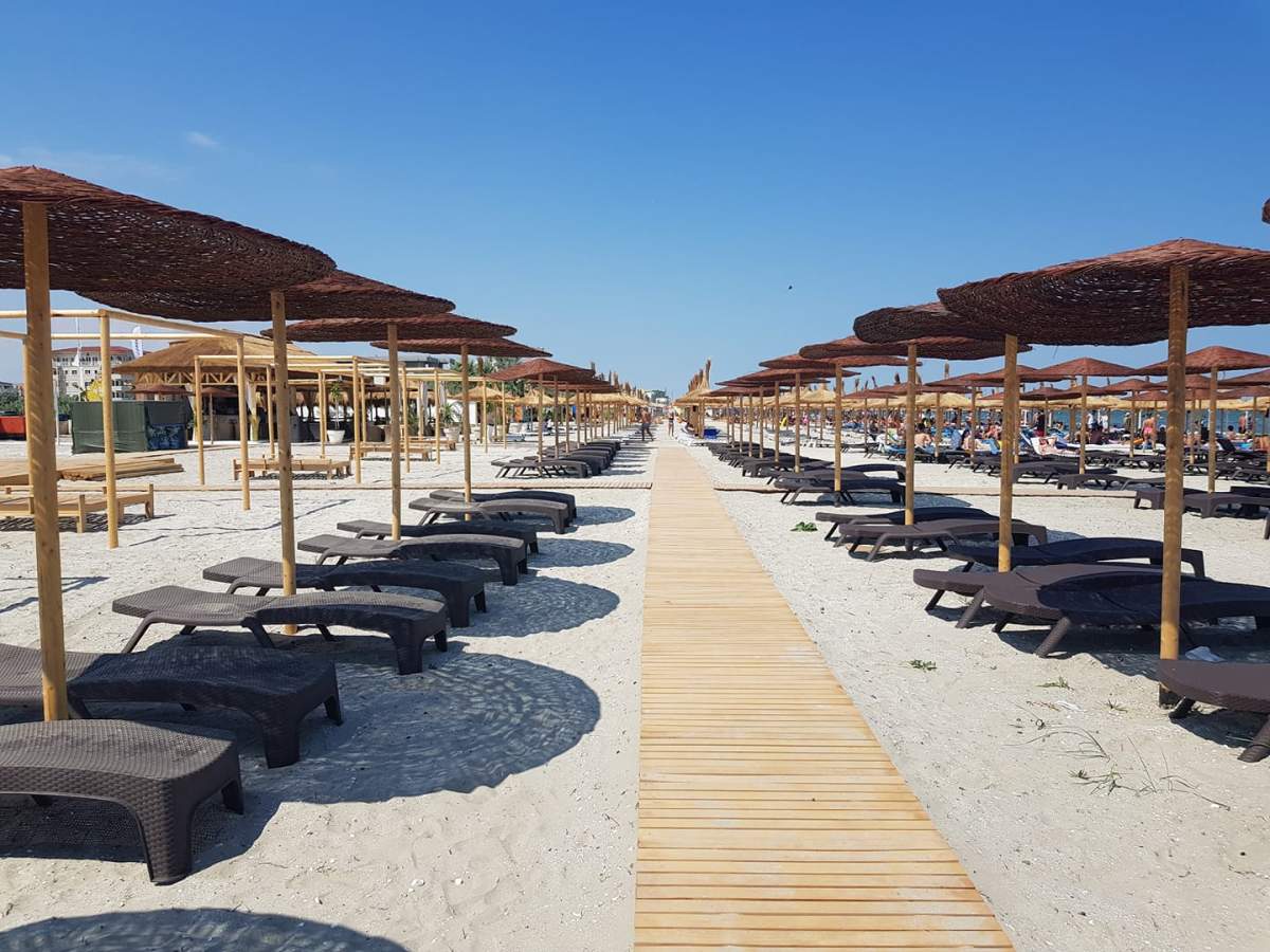Plaja Constanța Peisaj dezolant pe litoralul românesc! Patronii de terase și baruri se plâng că nu au clienți: ”Este sezonul cel mai slab”