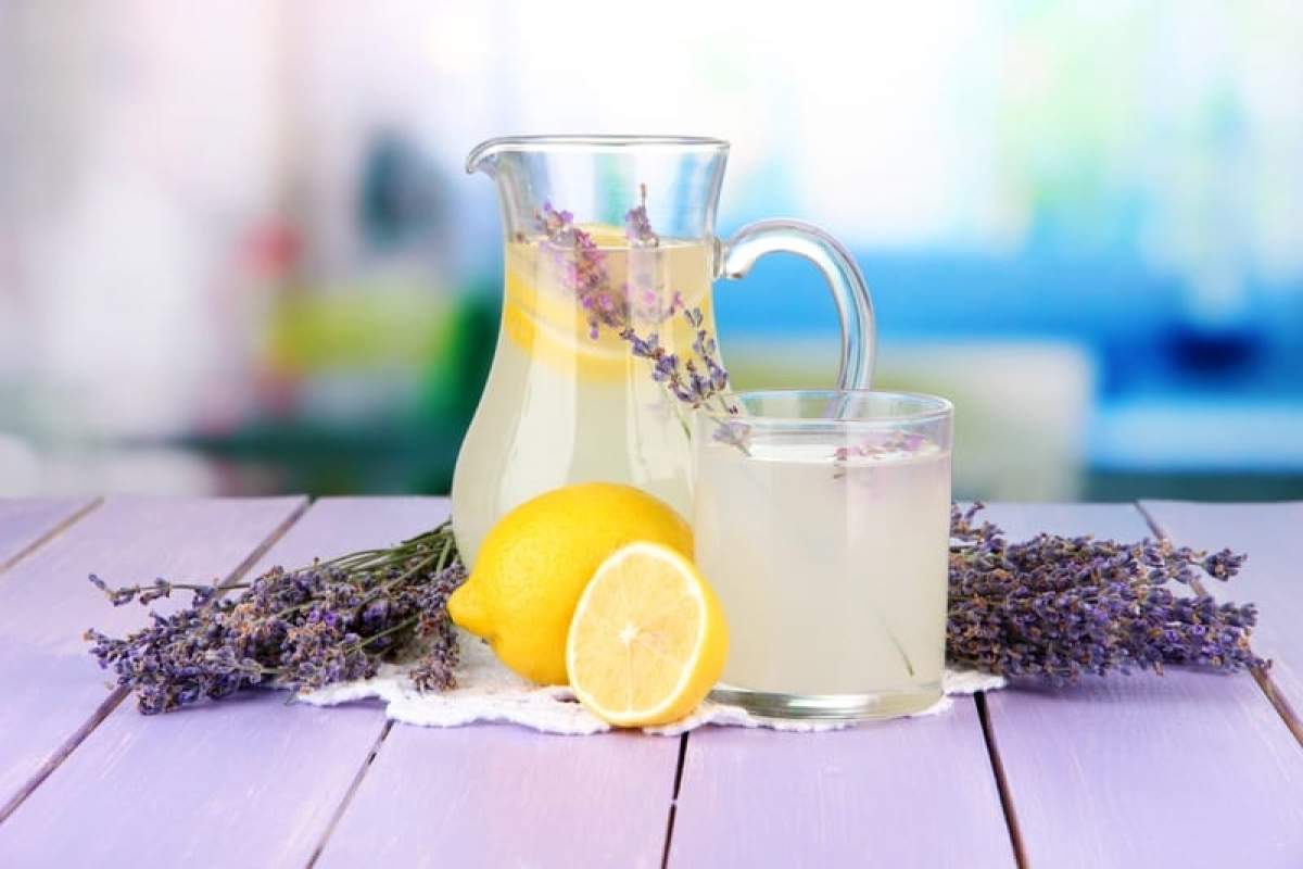Cum se face limonada de lavandă. Băutura care tratează anxietatea, durerile de cap și insomnia