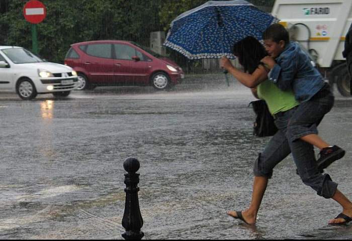 Alertă ANM! Cod roşu de ploi torenţiale la noi în țară. Care sunt zonele vizate