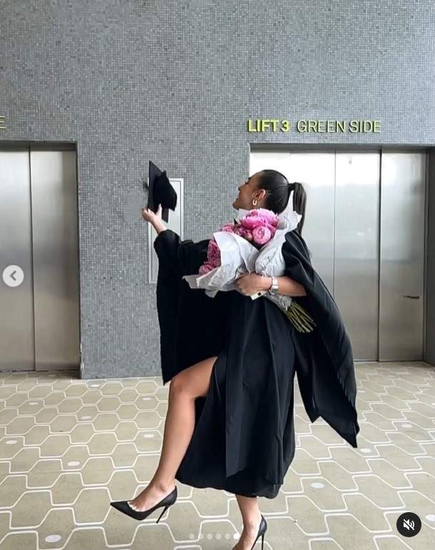Alexia Eram a absolvit facultatea. Andreea Esca se mândrește cu fiica ei / FOTO