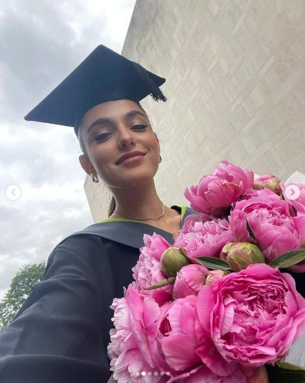 Alexia Eram a absolvit facultatea. Andreea Esca se mândrește cu fiica ei / FOTO