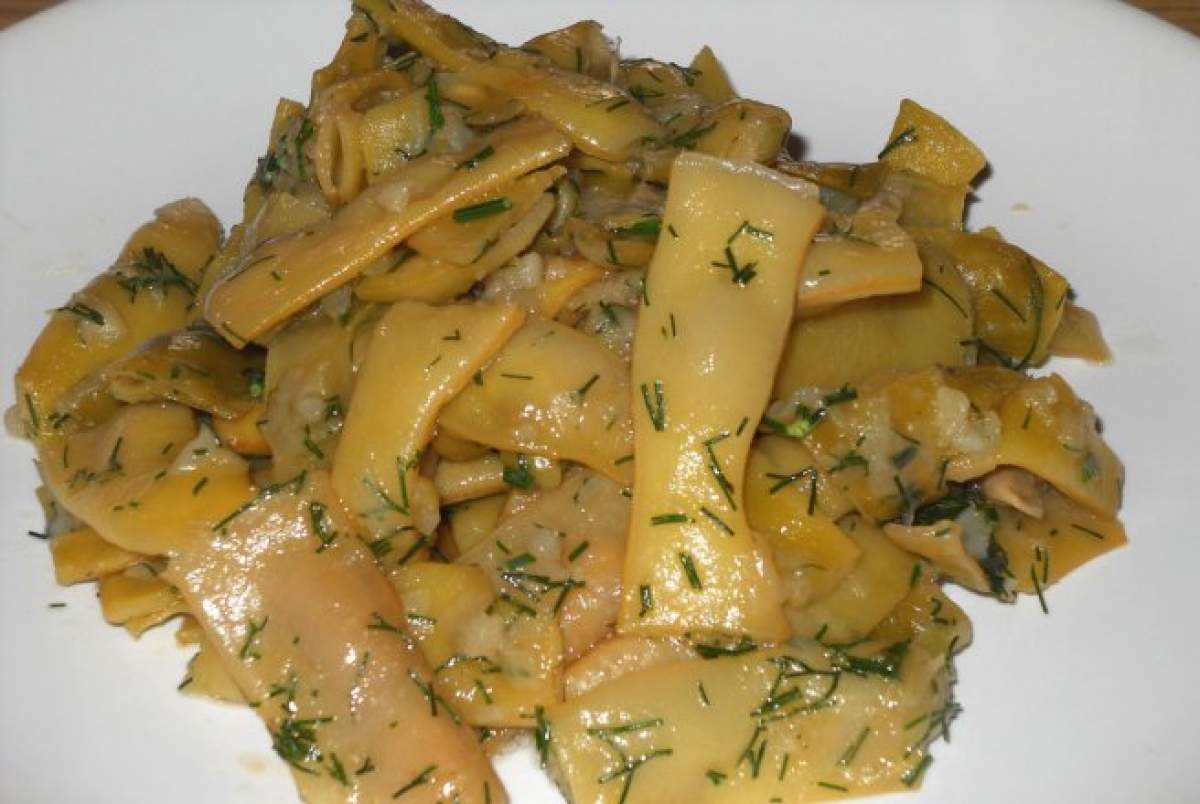 Rețetă de fasole galbenă înăbușită, cu usturoi. Un preparat delicios