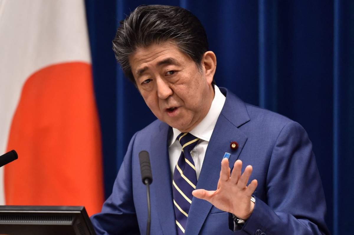 Shinzo Abe în timp ce ținea un discurs