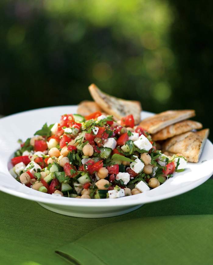 Salată panzanella. Rețeta vegetariană pe care trebuie să o încerci vara aceasta