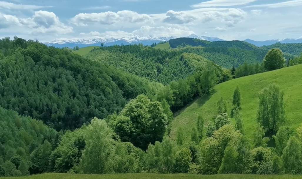 Singurul sat din România iluminat cu panouri solare. Micul paradis de pe ”târmul dacilor” e locuit de doar câteva persoane / FOTO