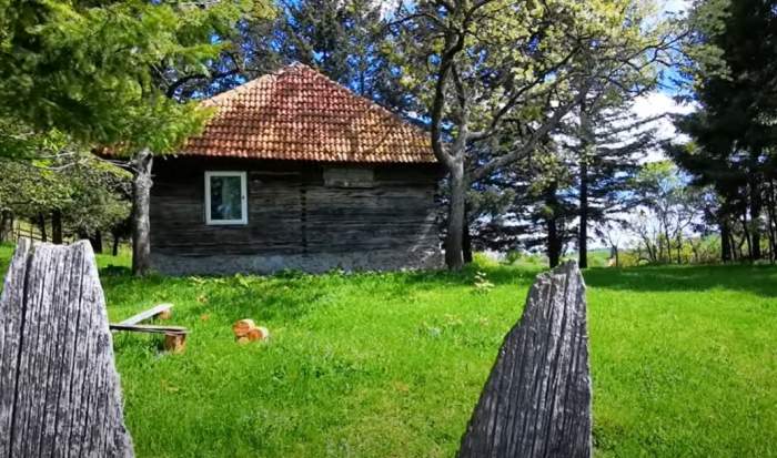 Singurul sat din România iluminat cu panouri solare. Micul paradis de pe ”târmul dacilor” e locuit de doar câteva persoane / FOTO