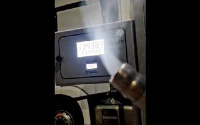 Aer în loc de combustibil la o benzinărie din Dâmbovița. Un șofer a publicat video cu dovada pe Facebook