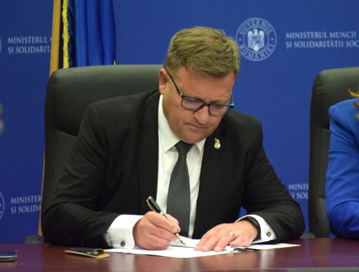 Salariile românilor cresc de la 1 ianuarie, 2023. Ce spune ministrul Muncii
