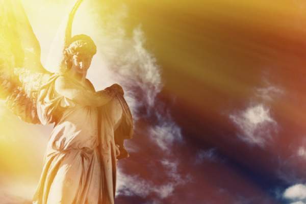 Zodii protejate de îngeri. Lor li se schimbă destinul din toamnă