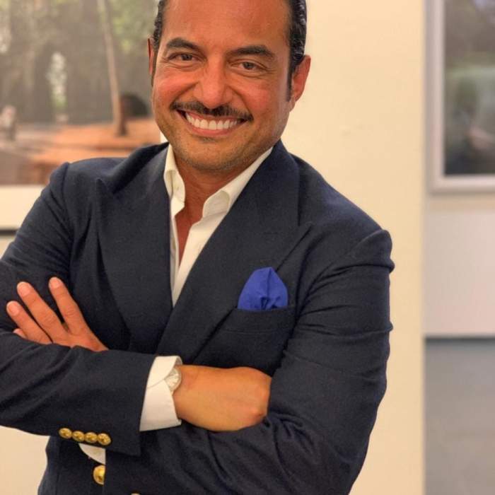 Cine este Ibrahim Ashary, bărbatul lângă care Anamaria Prodan a pozat fericită. Este unul dintre cei mai cunoscuți doctori din Golf