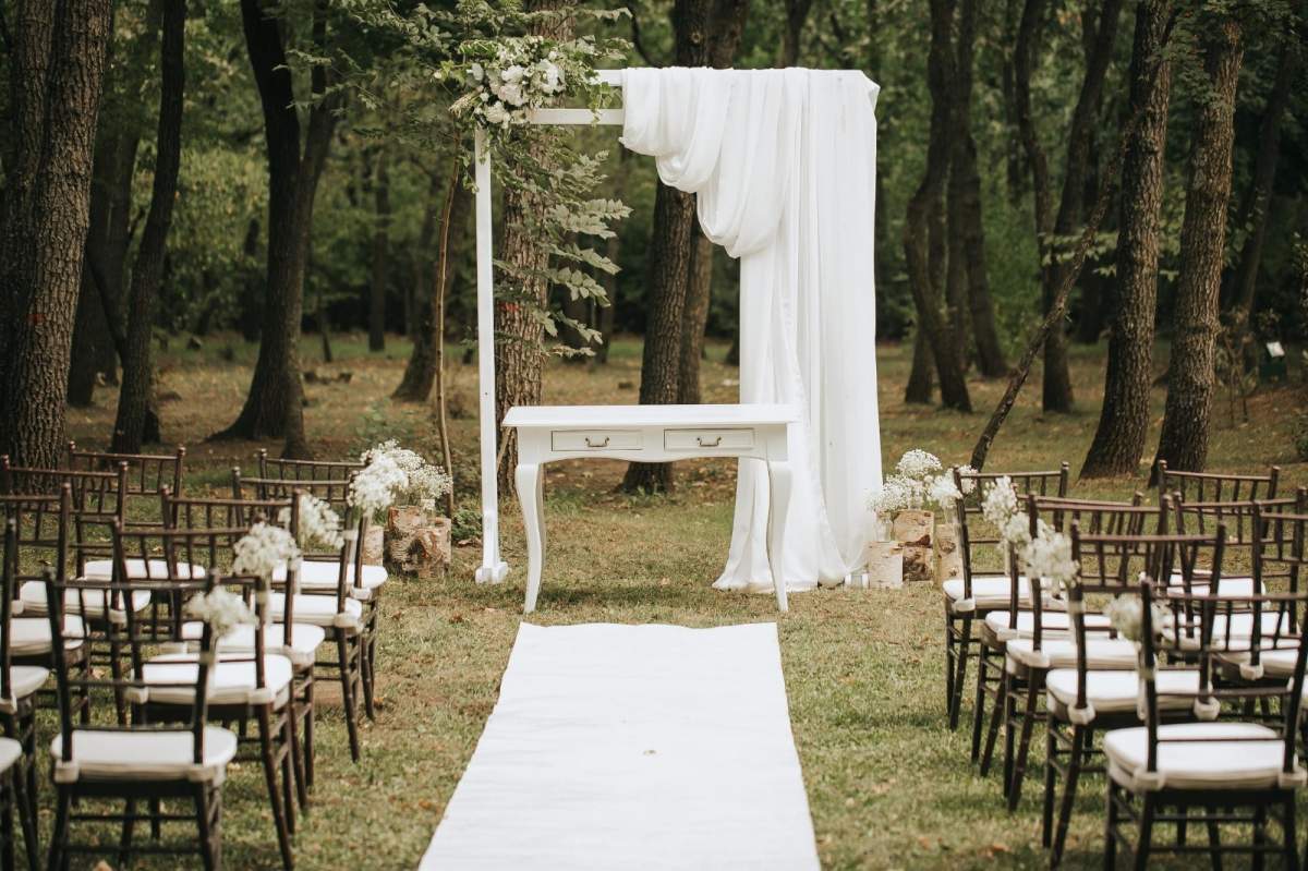 Cununie civilă Ce cadouri se dau la cununia civilă, pentru miri. Ideile care te scapă din încurcătură