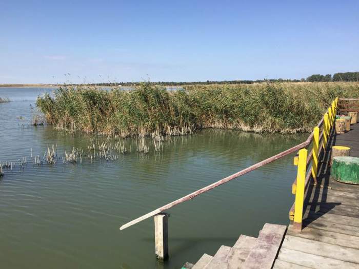 Stațiunea din România care începe să arate a deşert din cauza secetei. Cum era înaine și cum a ajuns / FOTO