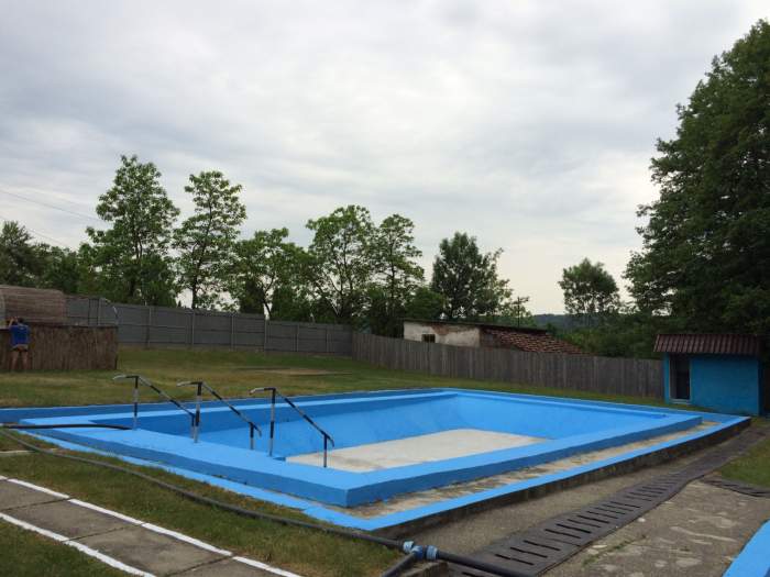 Stațiunea din România care arată ca un sat uitat de lume! Ce se întâmplă cu turiștii care vin aici să se vindece / FOTO