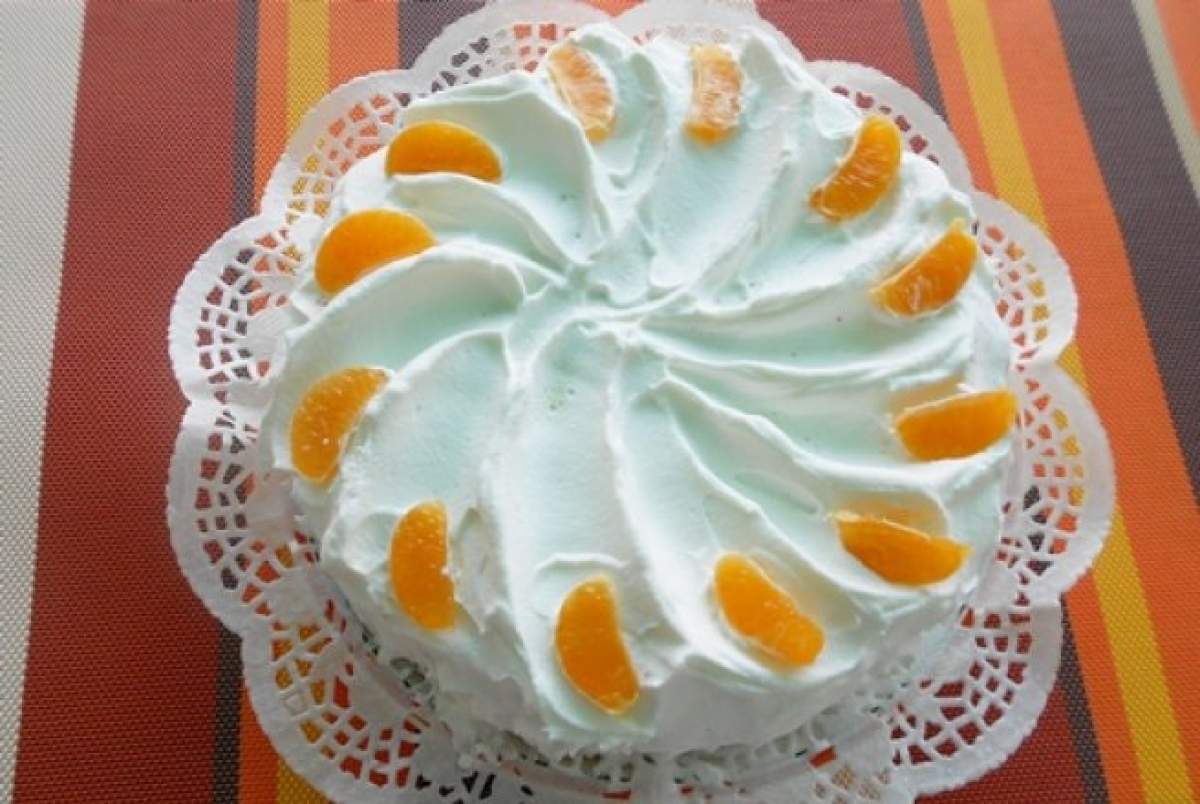 Rețetă de tort cu iaurt și clementine. Un desert răcoritor de vară