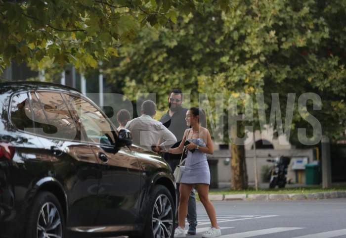 Alexia Eram și-a scos prieteni în oraș, ca să le arate noua mașină. Fiica Andreei Esca și-a luat permisul luna trecută / PAPARAZZI