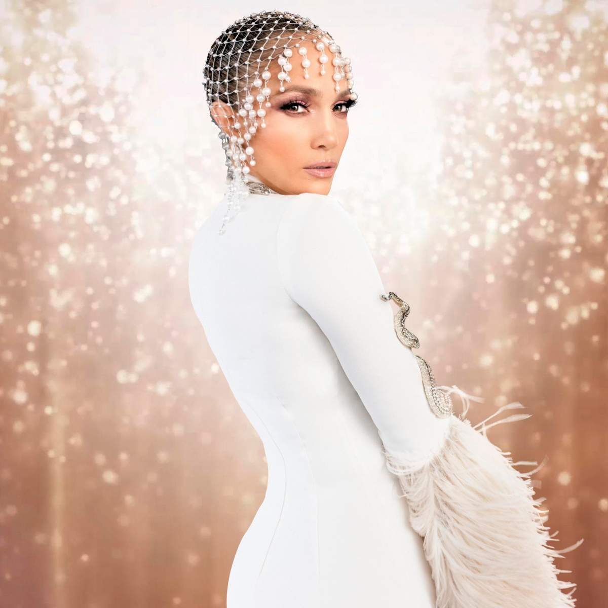 Jennifer Lopez, apariție strălucitoare la cea de-a doua nuntă cu Ben Affleck. Cântăreața a purtat o rochie semnată Ralph Lauren