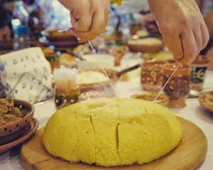 De ce este mai bine să mănânci mămăligă în loc de pâine. Efectele uimitoare ale preparatului tradițional românesc