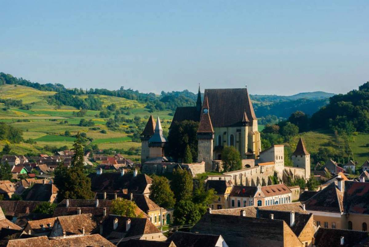 Locul din România unde găsești „Închisoarea îndrăgostiților”. Ce semnificație are biserica și ce legendă ascunde / FOTO