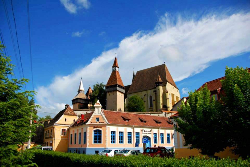 Locul din România unde găsești „Închisoarea îndrăgostiților”. Ce semnificație are biserica și ce legendă ascunde / FOTO