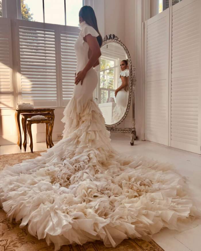 Jennifer Lopez, rochii de mireasă de 2 milioane de dolari. Cum a arătat vedeta la nunta ei / FOTO