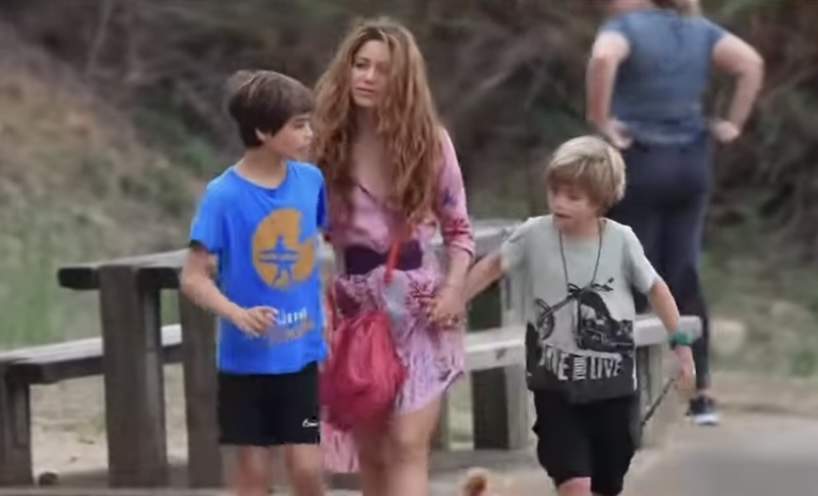 Shakira, prima apariție în public, după despărțirea de Gerard Pique. Cu cine a fost surprinsă vedeta: "Voiam doar să îi mulțumesc" / VIDEO