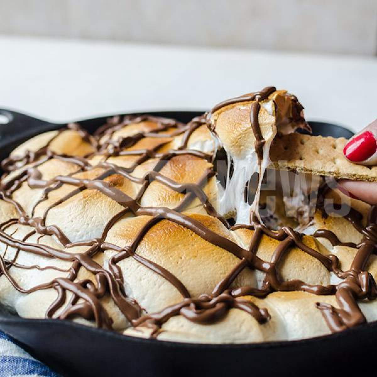 Rețeta de S'mores Nachos. Desertul din bezele este viral pe TikTok și este gata în doar 10 minute / VIDEO