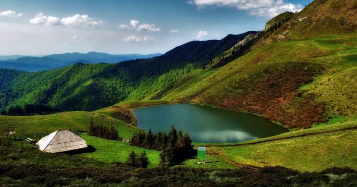 Lacul fără fund din România. Sigur ai auzit de el! Peisajele sunt sălbatice aici, iar turiștii ajung rar / FOTO