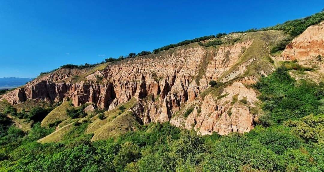 Locul din țara noastră unde găsești „micul canion al României”. Este o rezervație naturală de vis. Tu ai știut de el? / FOTO