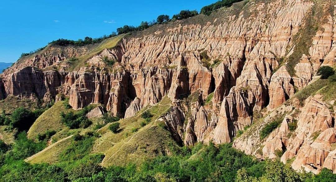 Locul din țara noastră unde găsești „micul canion al României”. Este o rezervație naturală de vis. Tu ai știut de el? / FOTO