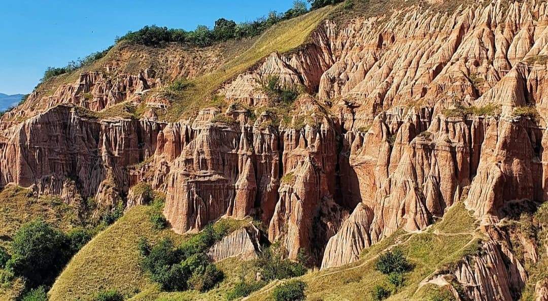 Locul din țara noastră unde găsești „micul canion al României”. Este o rezervație naturală de vis. Tu ai știut de el? / FOTO