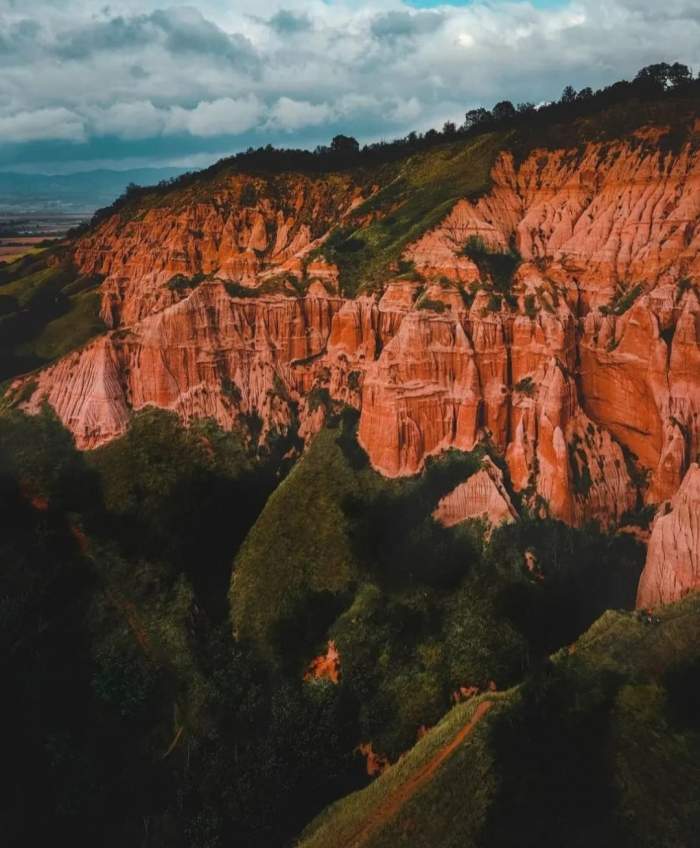 Locul din țara noastră unde găsești „micul canion al României”. Este o rezervație naturală de vis. Tu ai știut de el? / FOTO