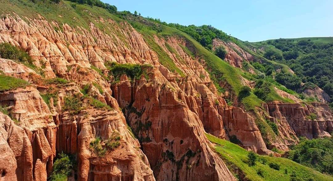 Locul din țara noastră unde găsești „micul canion al României”. Este o rezervație naturală de vis. Tu ai știut de el? / FOTO