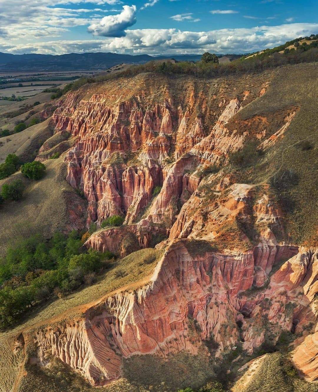 Locul din țara noastră unde găsești „micul canion al României”. Este o rezervație naturală de vis. Tu ai știut de el? / FOTO