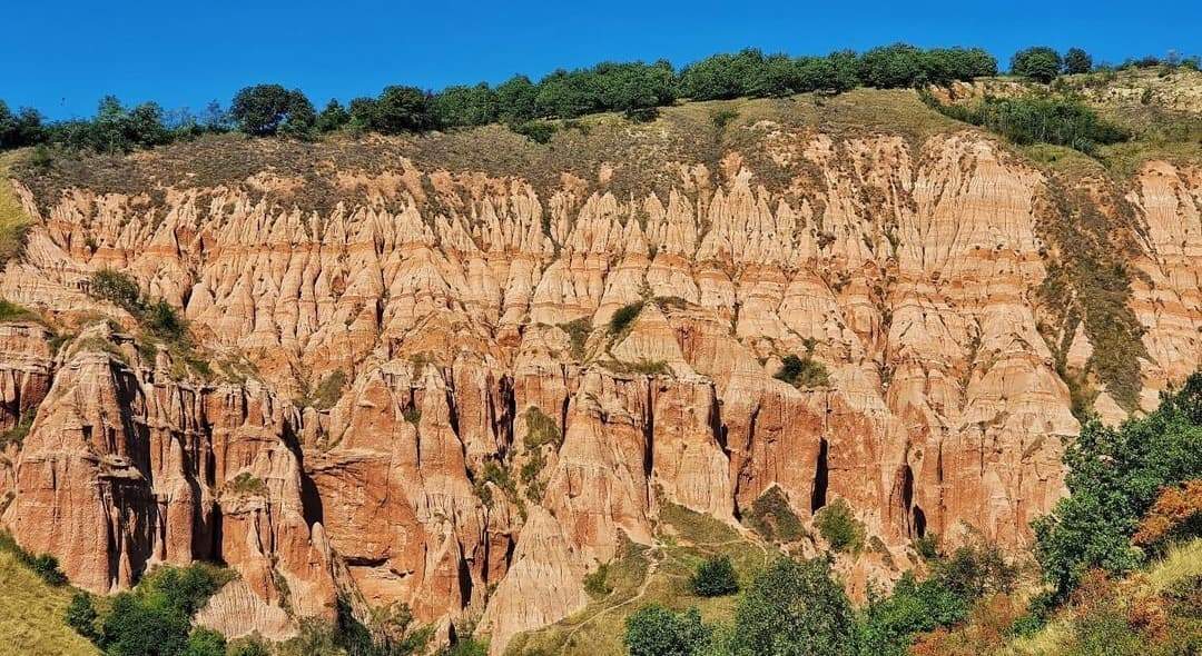 Locul din țara noastră unde găsești „micul canion al României”. Este o rezervație naturală de vis. Tu ai știut de el? / FOTO