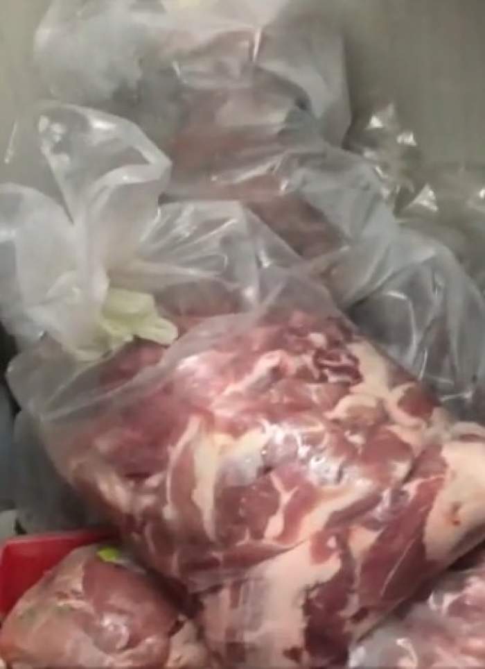 Mâncare expirată, vândută  pe litoralul românesc. Un fost angajat din stațiunea Costinești, dezvăluri șocante: „Început de moarte sigură” / FOTO