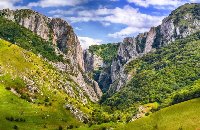 Top 3 cele mai frumoase chei din România. Locuri ideale pentru o plimbare la munte