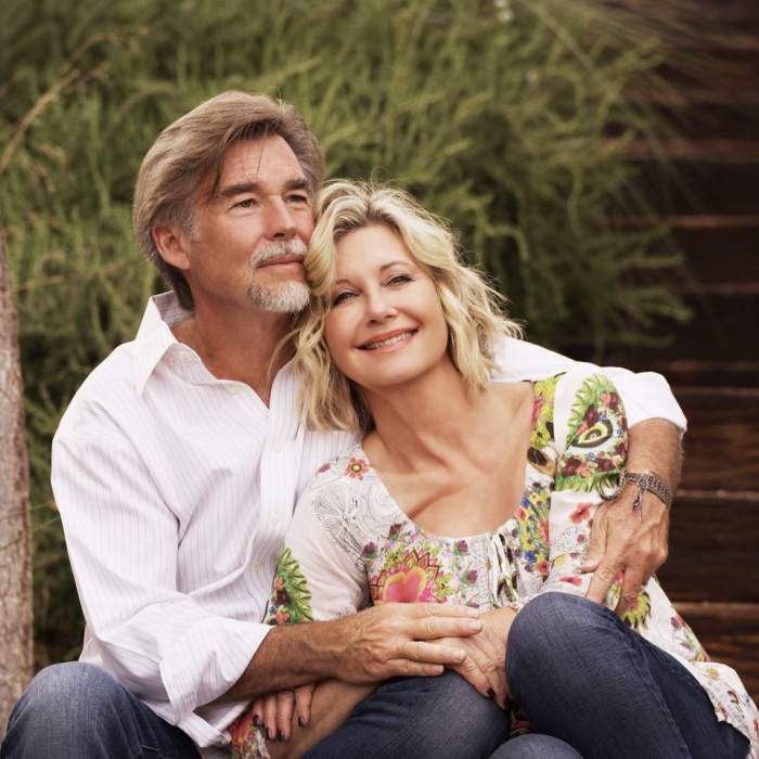 Olivia Newton John alături de iubitul ei