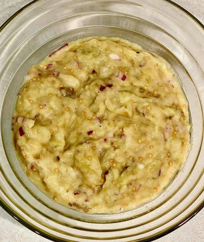 Cum se toacă vinetele corect. Motivul pentru care e bine să folosești un cuțit de lemn