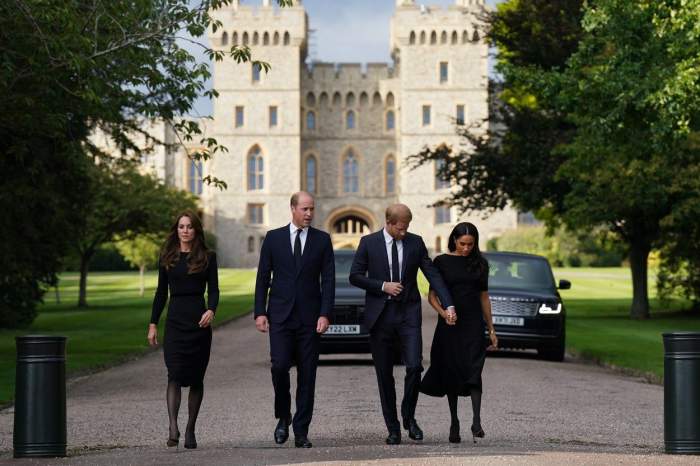 Prințul William, Harry și soțiile lor, prima apariție împreună după scandal, la Windsor. I-au adus un ultim omagiu Reginei Elisabeta / VIDEO