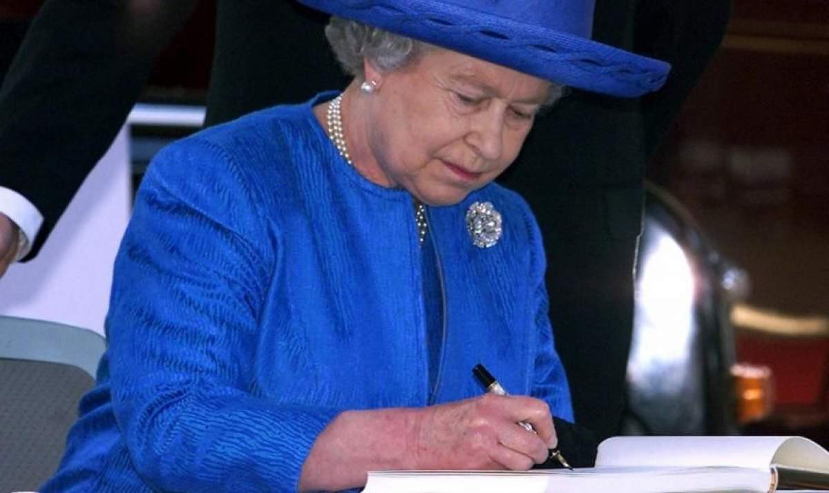 Scrisoarea secretă a Reginei Elisabeta a II-a, care va fi deschisă în anul 2085. Cu i se adresează mesajul