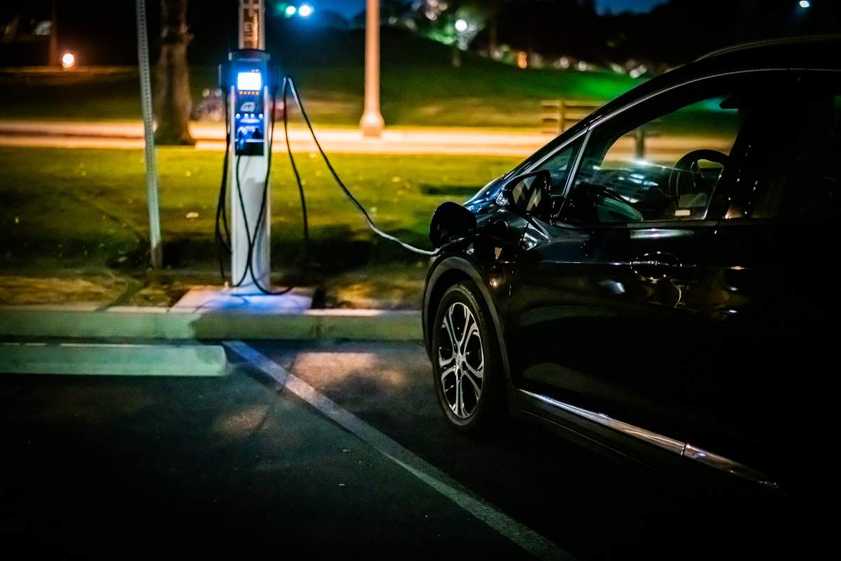 Șoferii ar putea ajunge la costuri uriașe pentru a-și încărca mașinile electrice
