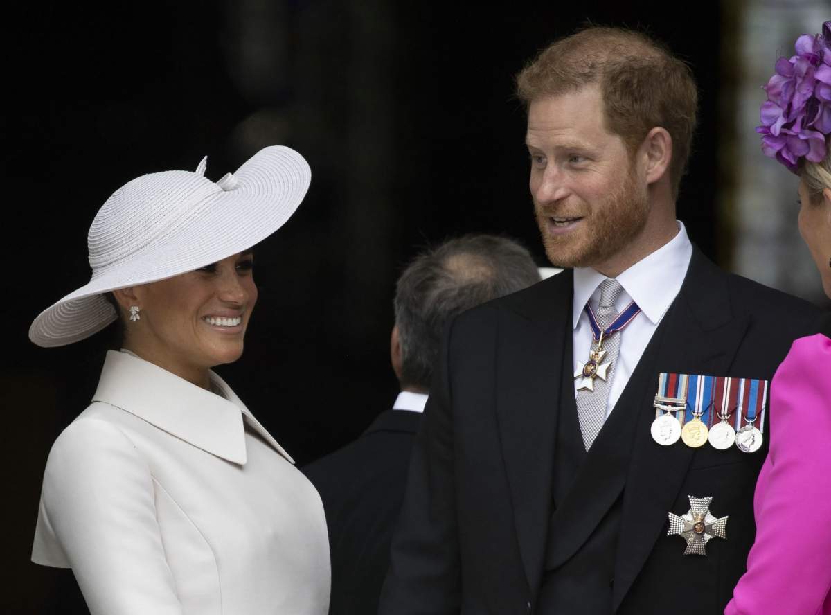 Prințul Harry, gesturi romantice față de soția lui, Meghan Markle. Cum au fost surprinși cei doi la Palatul Buckingham