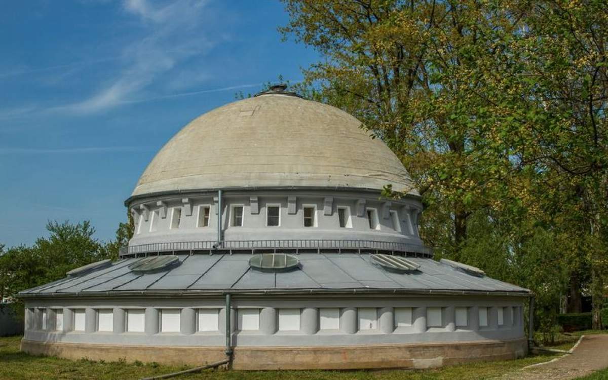 Orașul din România unde găsești un OZN la vedere. A devenit atracție turistică / FOTO