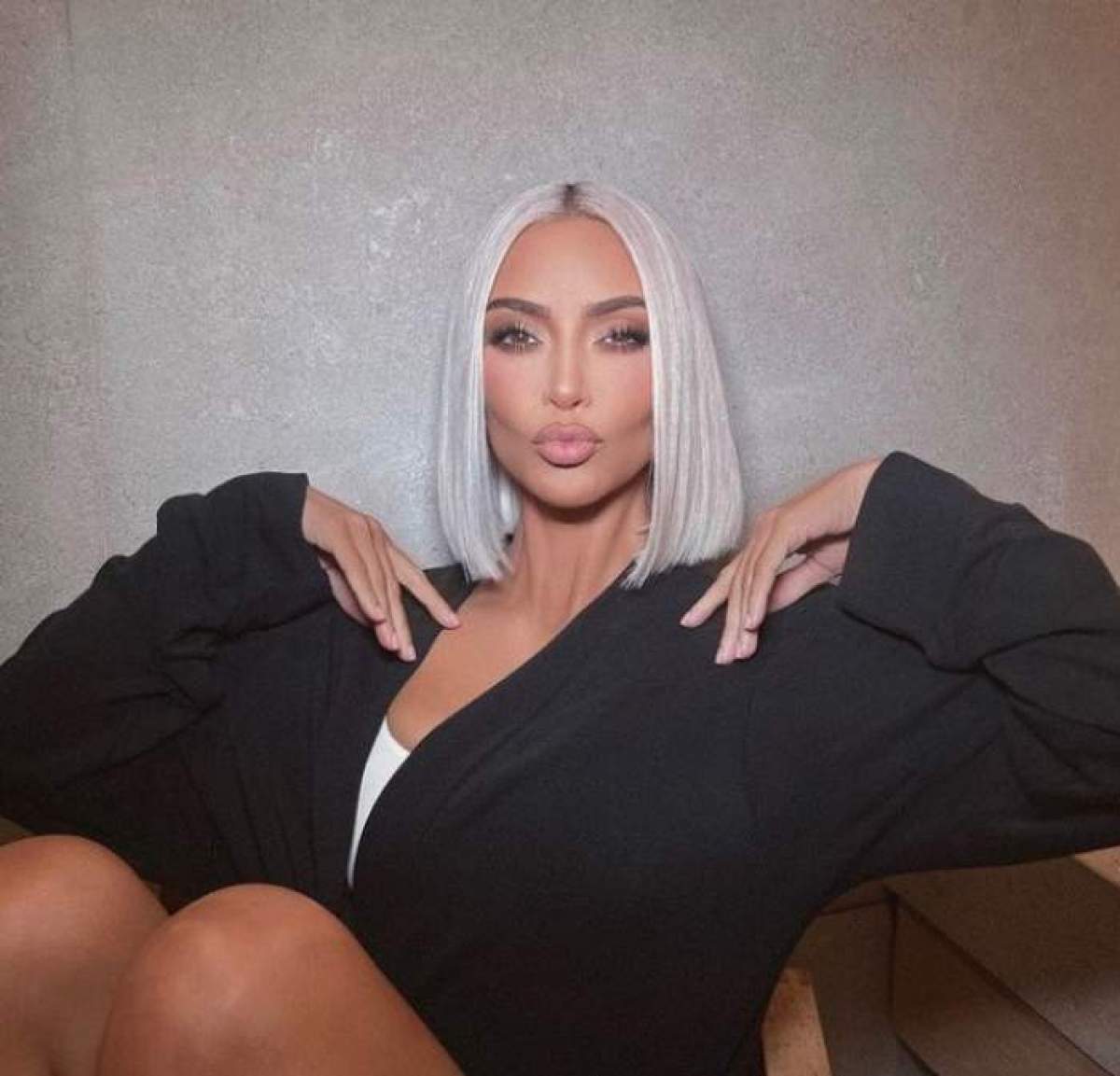 Kim Kardashian blondă