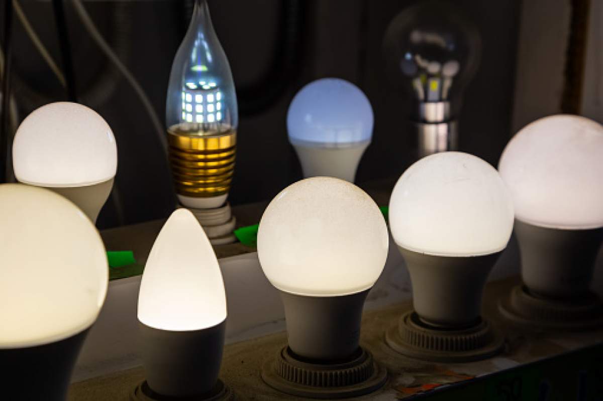 Guvernul le pune la dispoziție românilor becuri LED în schimbul celor vechi.