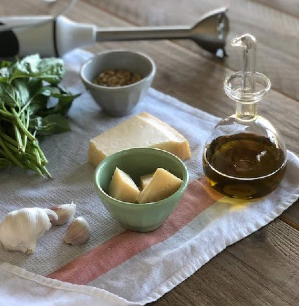 imagine cu brânză , ulei de măsline și usturoi