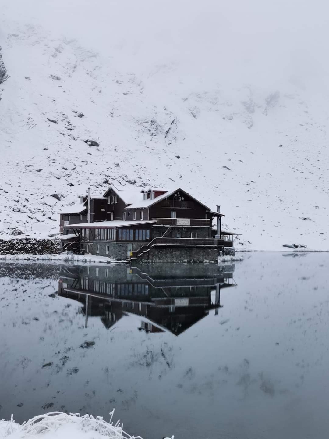 Ninge ca-n povești în România. Zona unde stratul de zăpadă a depășit 50 de centimetri / FOTO