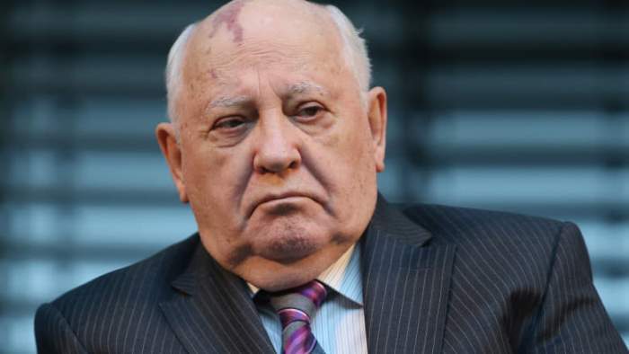 Mihail Gorbaciov, la costum